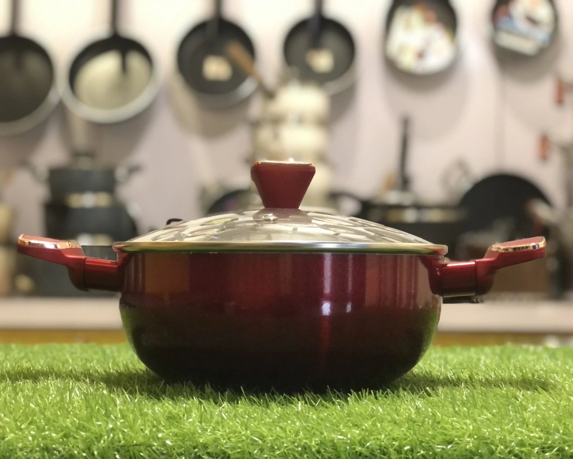 Majestic Vintage NS Gift Set Super Strong Coating red cookware with lid on green grass background