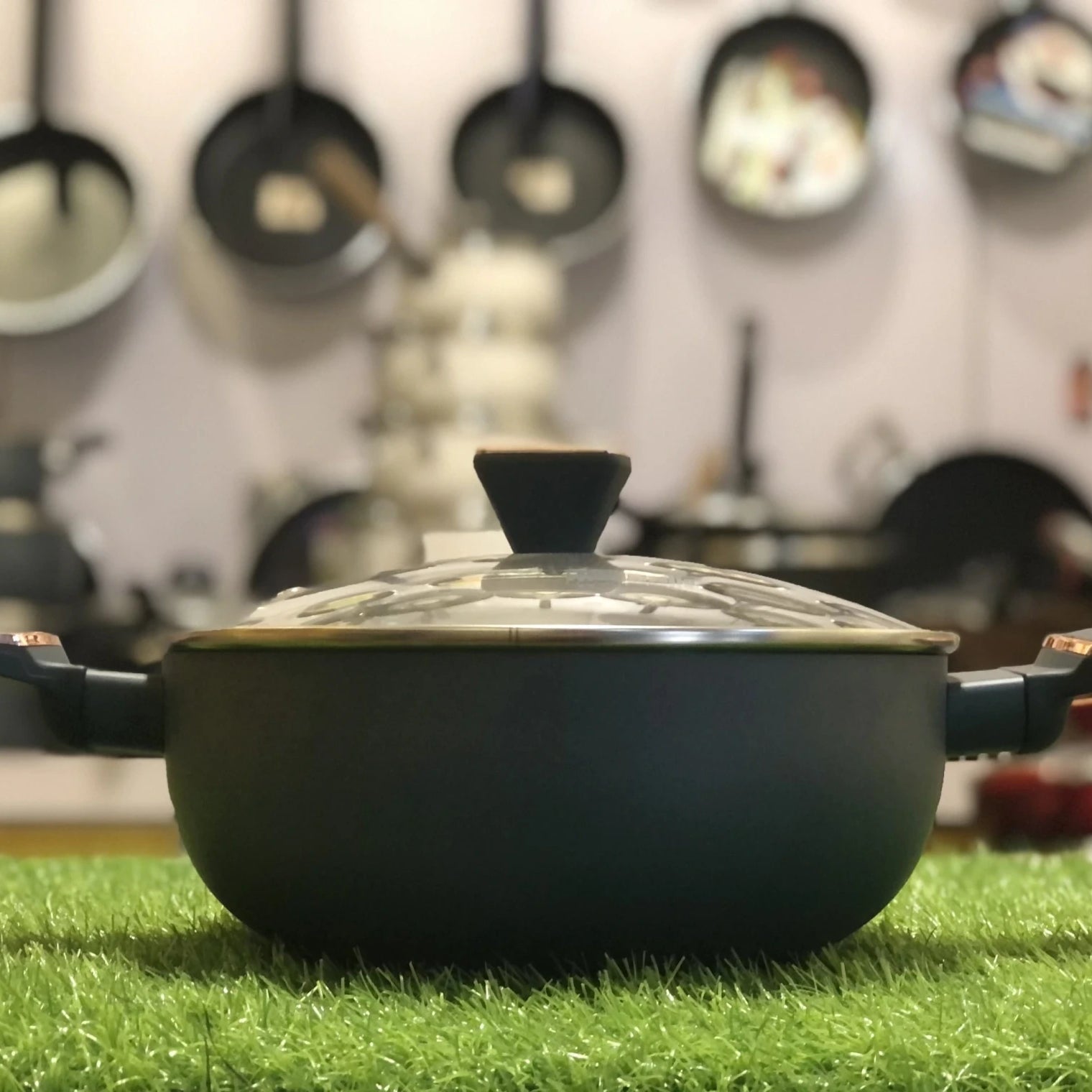 Majestic Vintage NS Gift Set Super Strong Coating on display in kitchen setting, showcasing timeless design and premium nonstick surface.