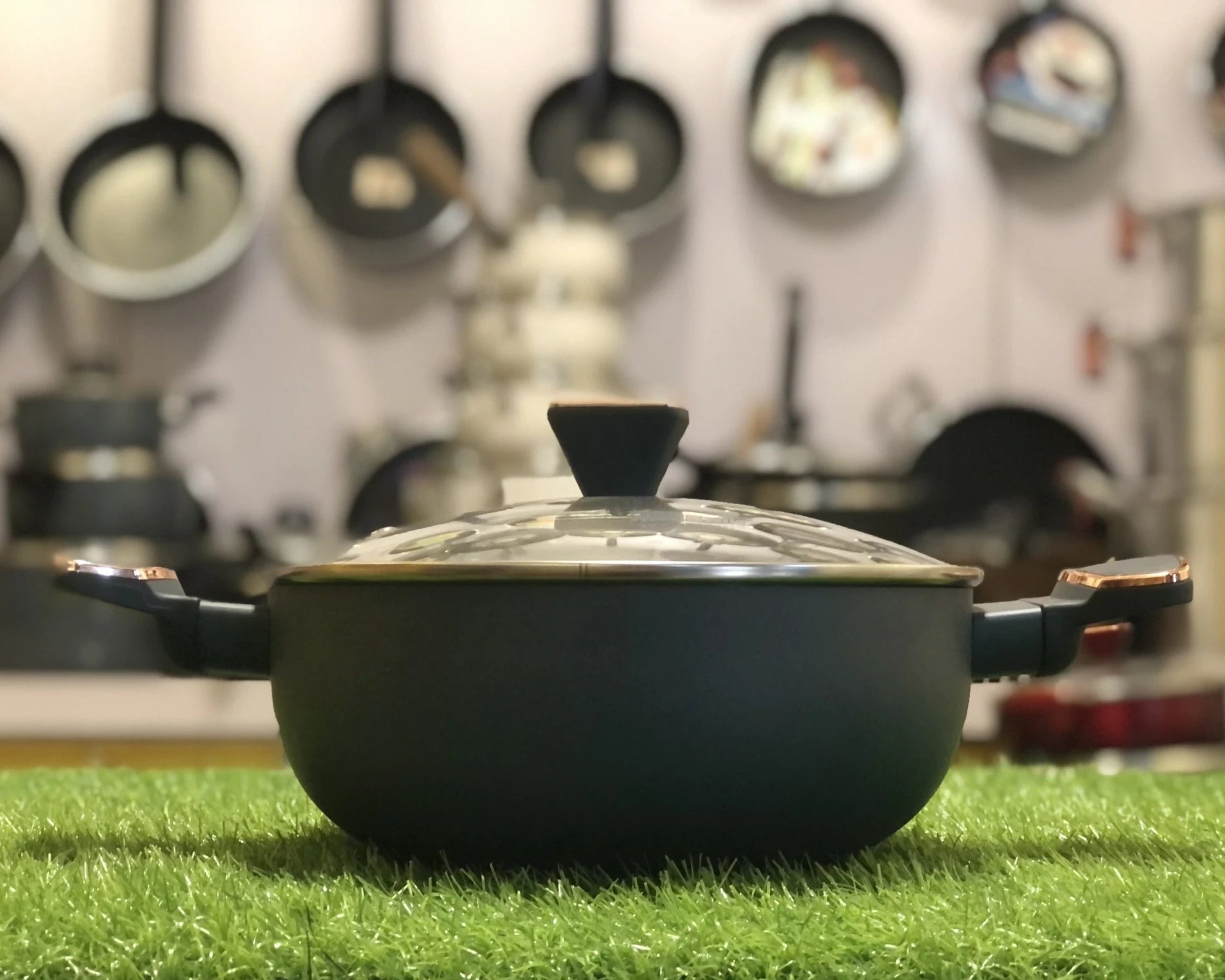Majestic Vintage NS Gift Set Super Strong Coating on display in kitchen setting, showcasing timeless design and premium nonstick surface.