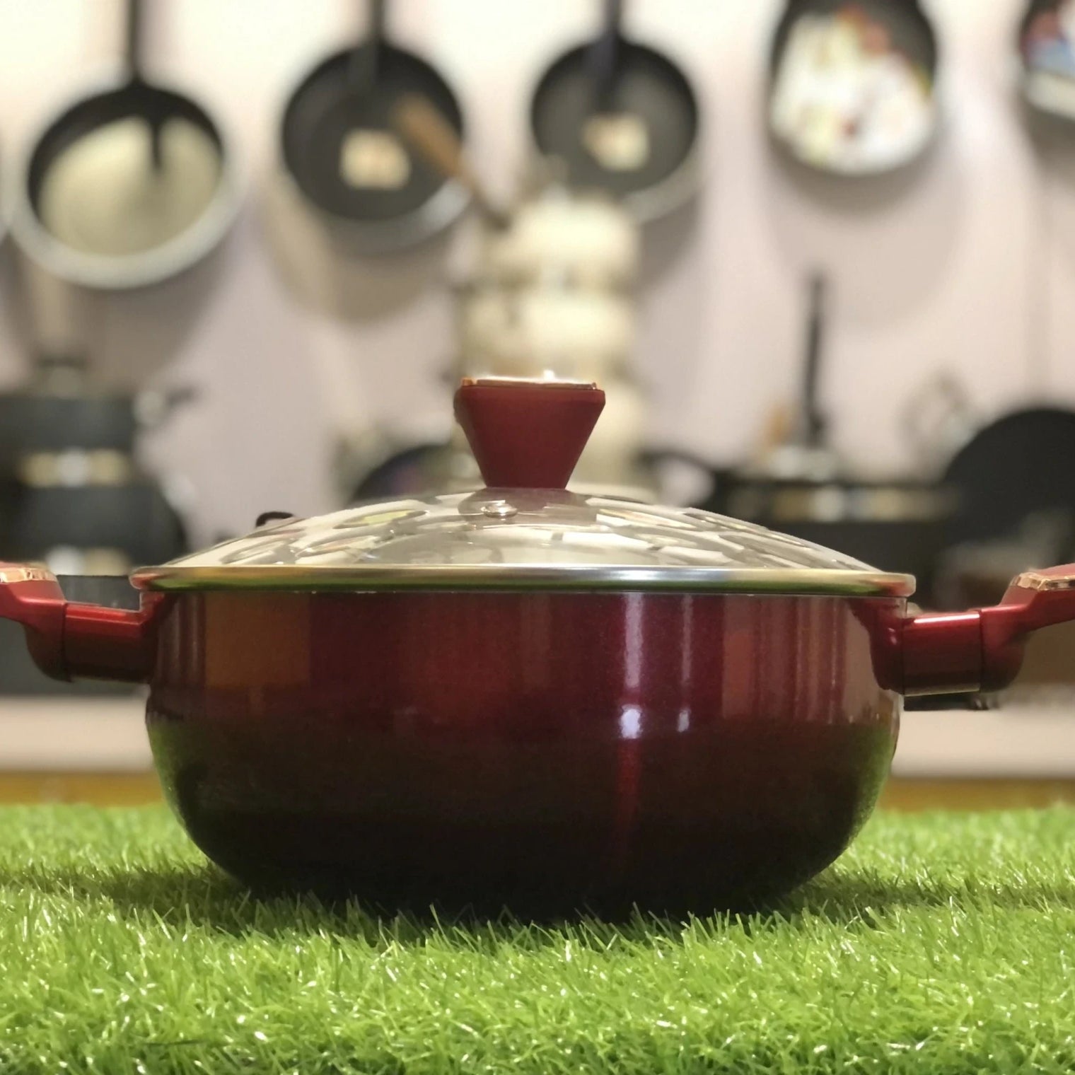 Majestic Vintage NS Gift Set Super Strong Coating red cookware with lid on green grass background